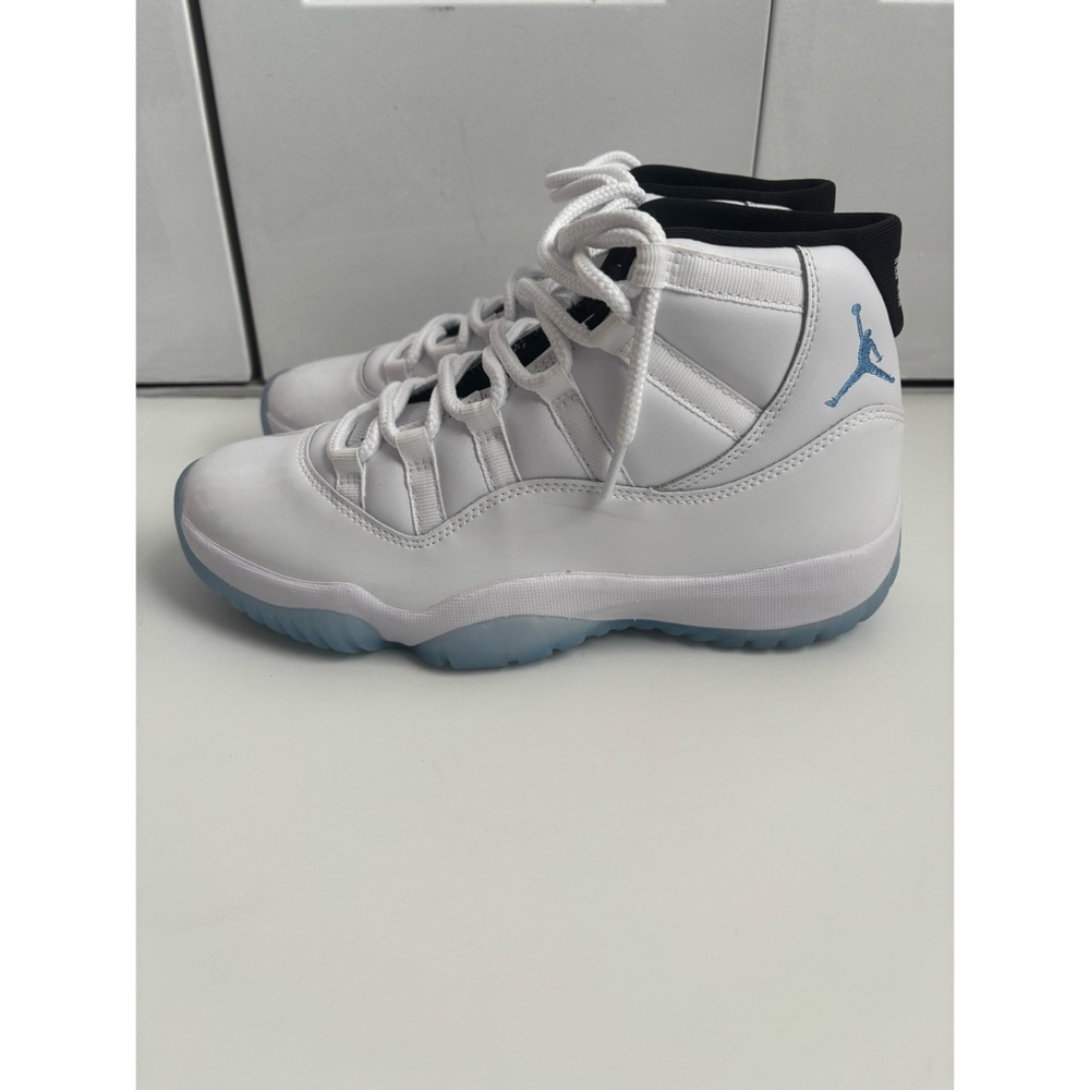 Jordan 11’s Sneakers